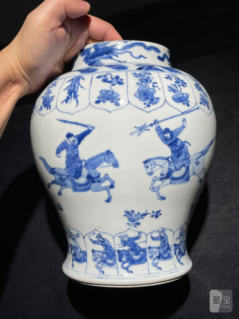 清康熙 青花刀马人将军罐 - 图3